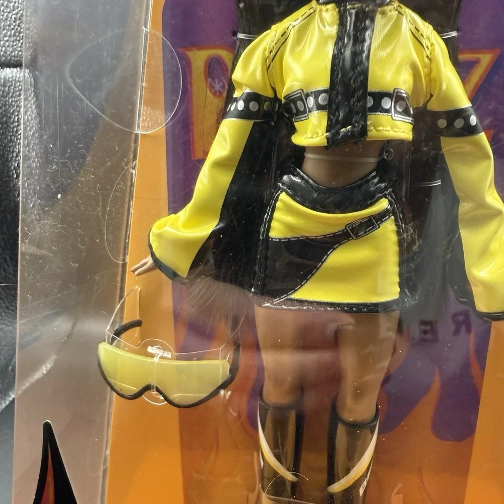 BRATZ 2025 Scorchin' SASHA Doll Limited Edition NEW!!🔥 Yellow Outfit & Shades